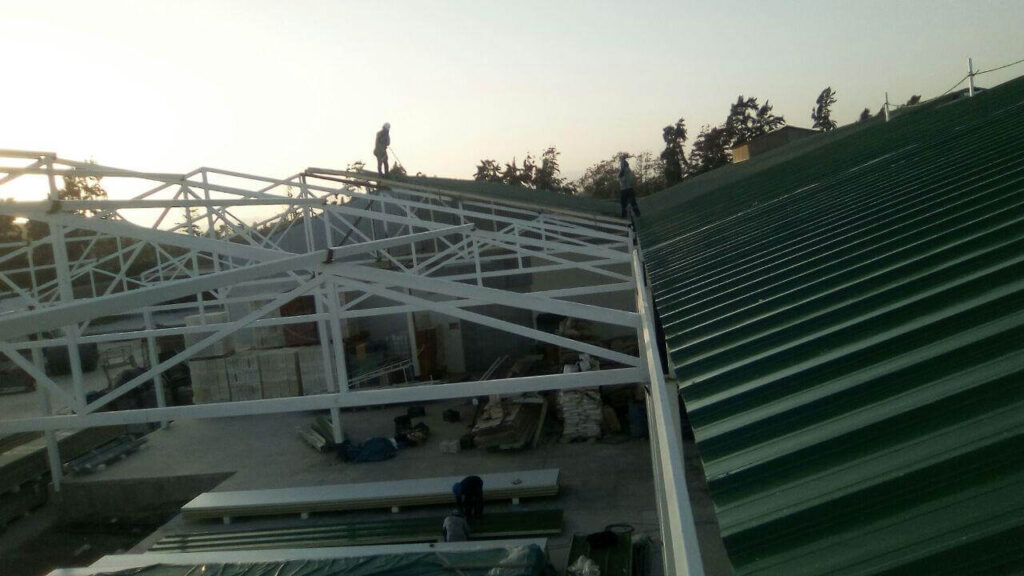 imagen destacada de Instalación de coberturas, traslucidas y cerramientos para almacenes y naves tradicionales