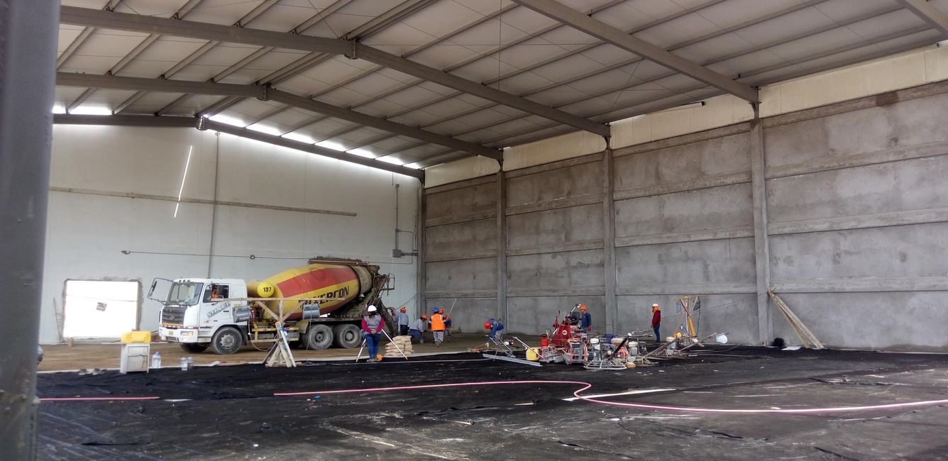 Proyecto Lavisa - Diseño, fabricación y montaje de 1,050m2 de Hangar tradicional con sistema constructivo Tubest - Construcción de 1050m2 de losa de concreto